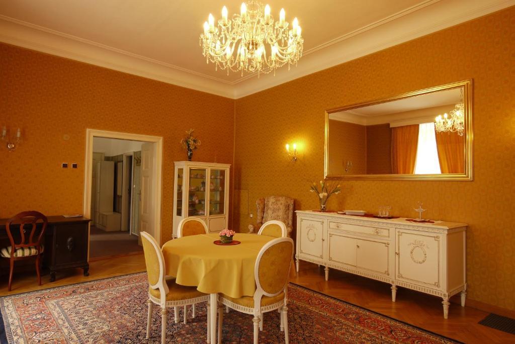 Schlosshotel Zamek Zdíkov Habitación foto